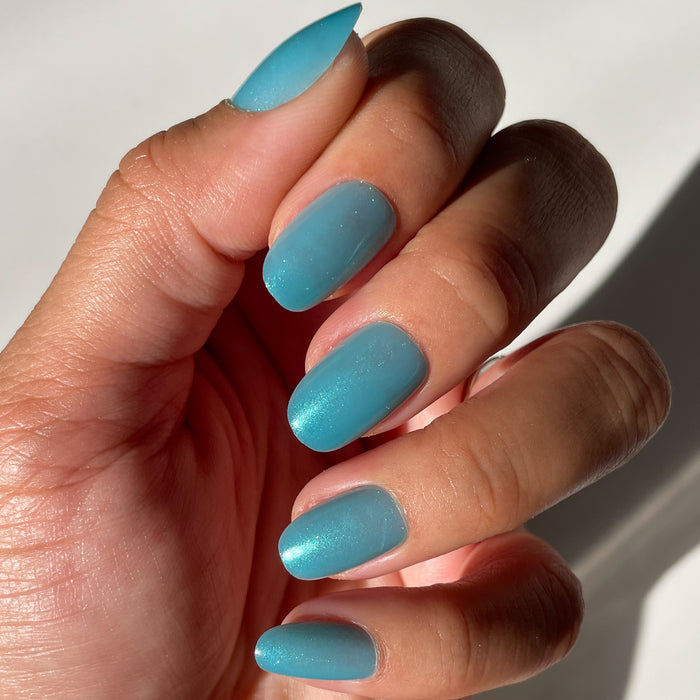 My Little Seapony | Round | Short turquoise iridescent press on nails in short round shape for easy manicure