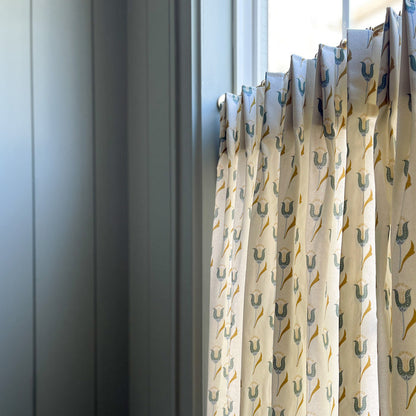 FEATURED: Photo by @athomeontheboulevard. Shown in Tailored Pleat.