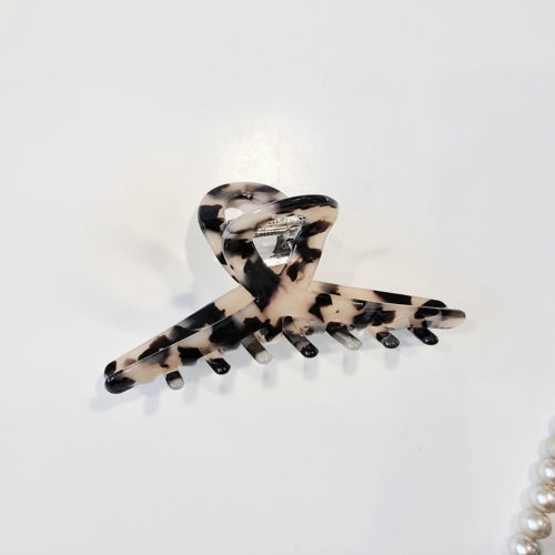 Done Medium Twist Claw Clip Light Leopard