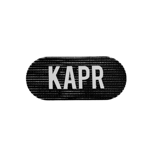 Zwarte KAPR Grippers op witte achtergrond – stevige haargrip voor barbers en hairstylisten.