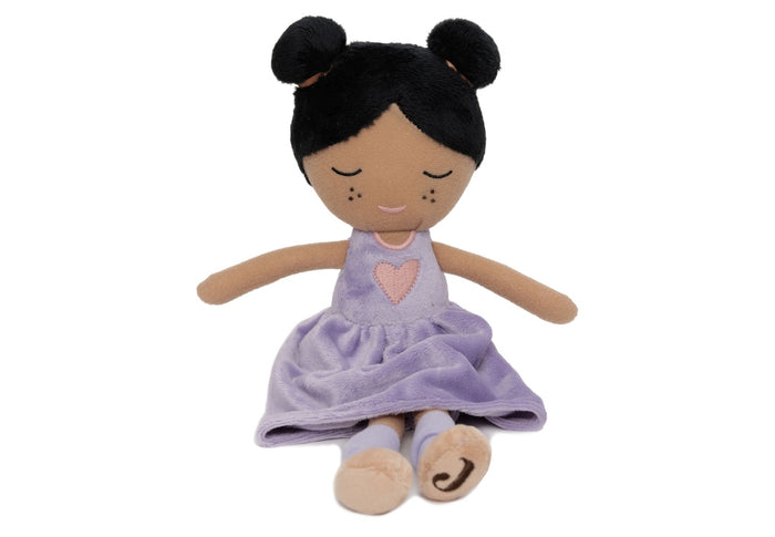 Jollein Stoffpuppe Daisy mit dunklem Haar und fliederfarbenem Kleid