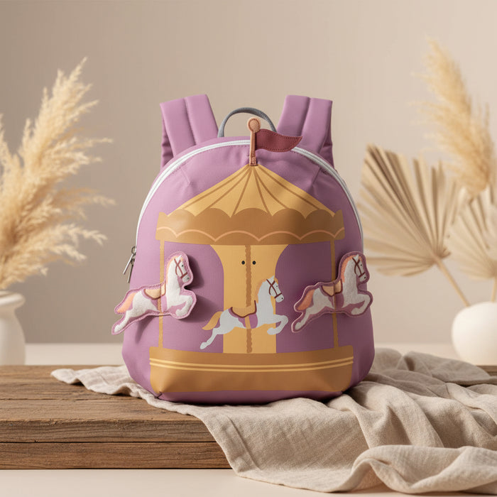 Kinderrucksack mit Karussell Motiv aus der Tiny Drivers Kollektion fuer Kindergarten, Ausfluege und den Alltag mit praktischem Stauraum