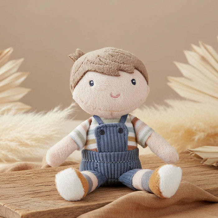 Little Dutch Kuschelpuppe Jim 10 cm in Latzhose