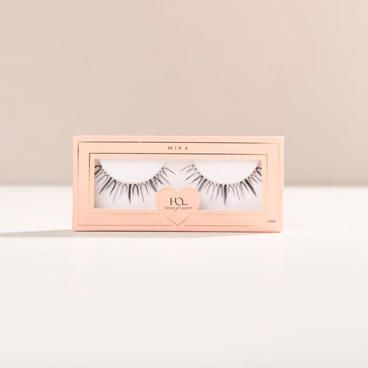 Mika a short, round lash with natural volume and delicate spiky fibers for a wet mascara effect.