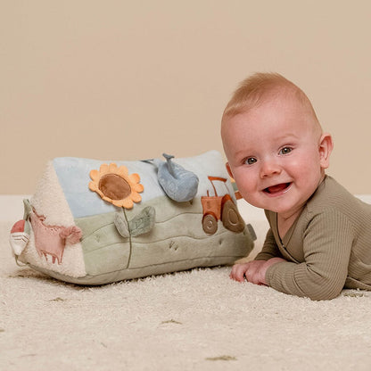 Little Dutch Little Farm Aktivitäten-Dreieck – weiches Motorik-Kissen mit verschiedenen Texturen und Bauernhof-Elementen für Babys