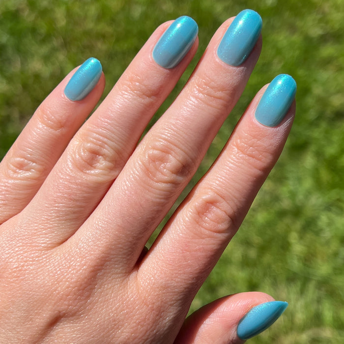 My Little Seapony | Round | Short turquoise iridescent press-on nails in short round shape for at-home mani