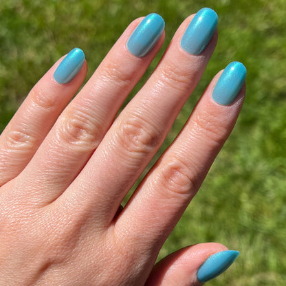 My Little Seapony | Round | Short turquoise iridescent press-on nails in short round shape for at-home mani