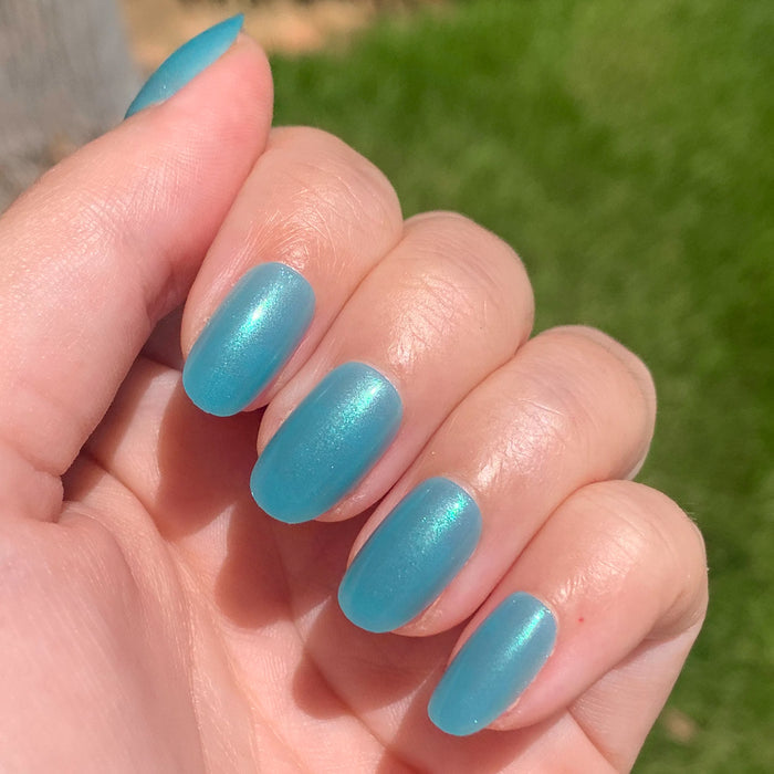 My Little Seapony | Round | Short turquoise iridescent press on nails in short round shape for easy mani at home