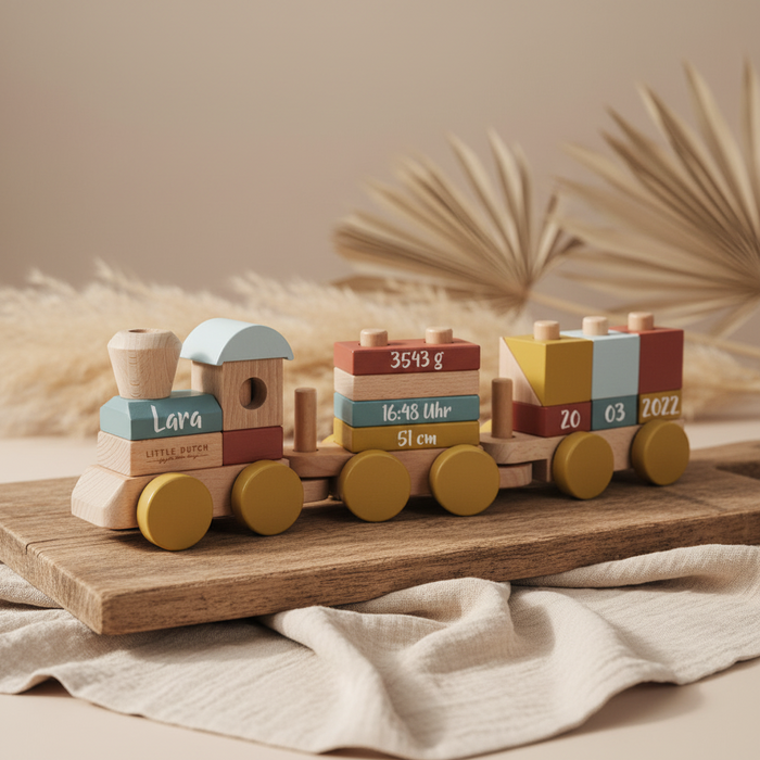 Personalisierter Holzzug zur Geburt mit Name und Geburtsdaten als individuelles Babygeschenk aus Holz