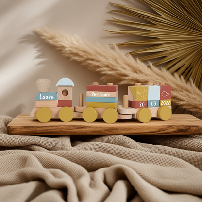 Geschenk zur Taufe mit Namen und Taufdatum – personalisierter Holzzug aus Holz