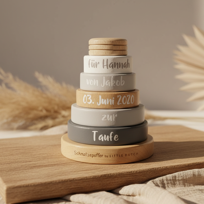 Personalisierter Holz-Stapelturm mit Name, Taufdatum und Namen der Schenkenden als Taufgeschenk
