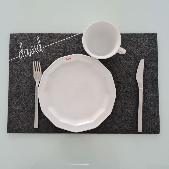 Personalisiertes Gilde Filz-Platzset Dunkelgrau 30 × 45 cm mit Name