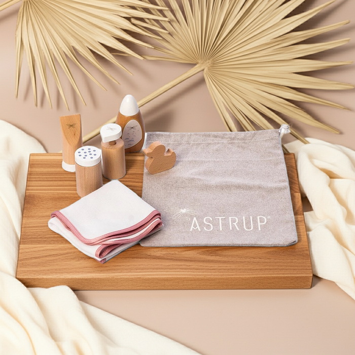 Siebenteiliges Puppen-Pflegeset von byAstrup mit Holz-Accessoires