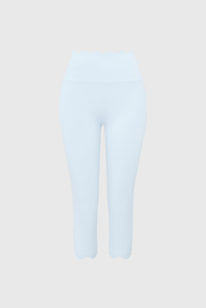 Scallop Scrunch Capri Legging