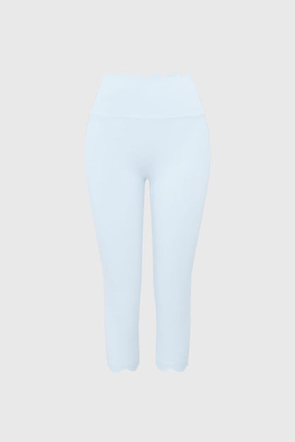 Scallop Scrunch Capri Legging