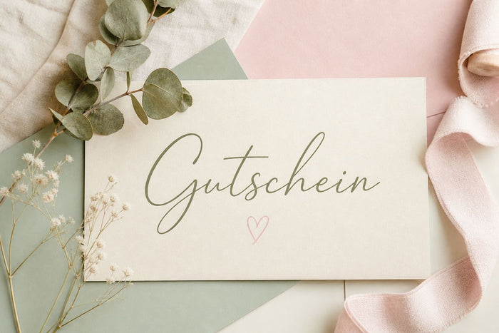 Schmatzepuffer Gutschein für personalisierte Babygeschenke zur Geburt, Taufe und besondere Anlässe. Hochwertige Geschenkidee für individuelle Erinnerungsstücke mit persönlicher Gestaltung.