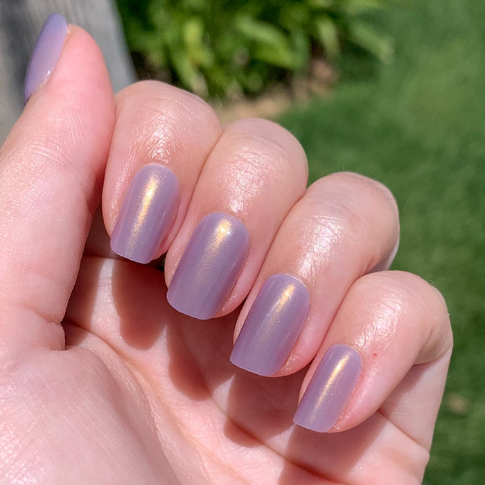 Shellphone Bling | Squoval | Short lavender green iridescent press on nails in short squoval shape for mani