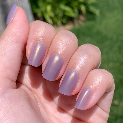 Shellphone Bling | Squoval | Short lavender green iridescent press on nails in short squoval shape for mani