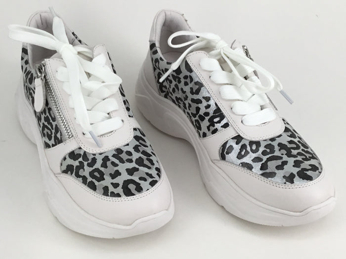 Tango's Rochelle available in 2 colours