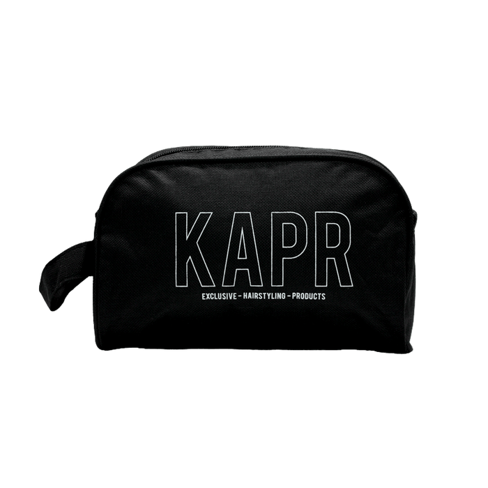 Zwarte KAPR toilettas met wit logo op witte achtergrond – stijlvolle en compacte barbershop tas.