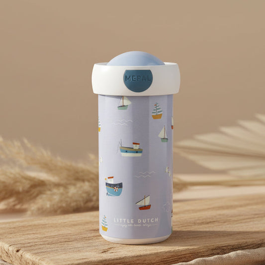 Kinder Trinkbecher mit Sailors Bay Motiv und 300 ml Fassungsvermoegen fuer Getraenke zuhause und unterwegs