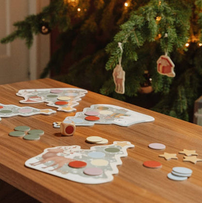Weihnachtsbaum-Spiel von Little Dutch – Familienspiel mit farbigen Christbaumkugeln, Karten und Würfel für die Weihnachtszeit