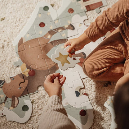 Little Dutch X-MAS Puzzle XL – Detailansicht des 35-teiligen Weihnachtspuzzles zur Förderung von Konzentration und Hand-Augen-Koordination