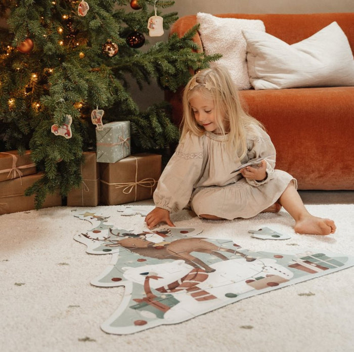 Little Dutch Weihnachtspuzzle XL – 35-teiliges großes Kinderpuzzle mit Weihnachtsbaum-Szene, 93 x 80 cm, ab 4 Jahren